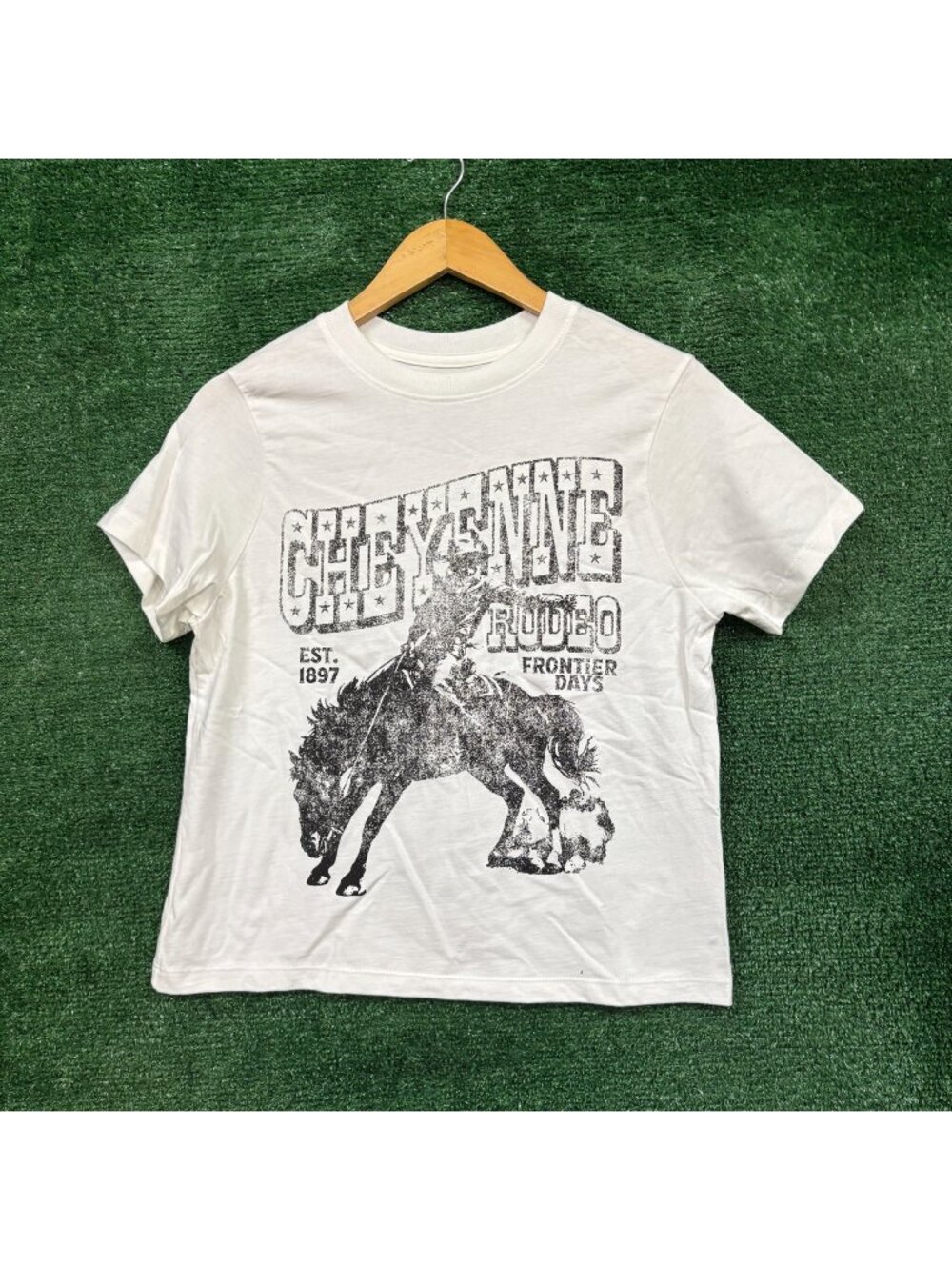 Cheyenne Rodeo Bucking Bronco Women's Tee Size Medium